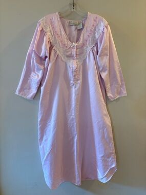 Penmans’ Vintage Women's Pink Lace-Trim Nightgown - Classic Comfort, Sz M.
